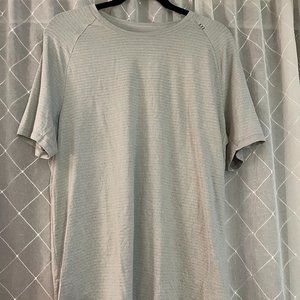 grey lululemon License to Train Short-Sleeve Shirt size large